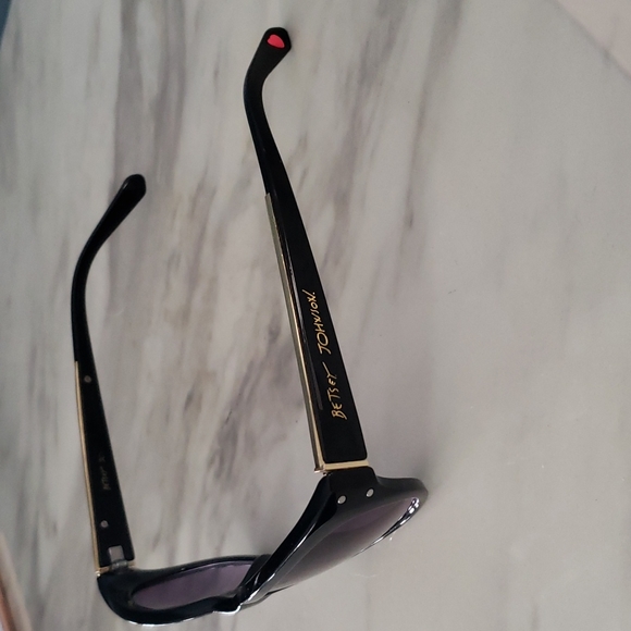 Betsey Johnson Sunglasses - Picture 3 of 3